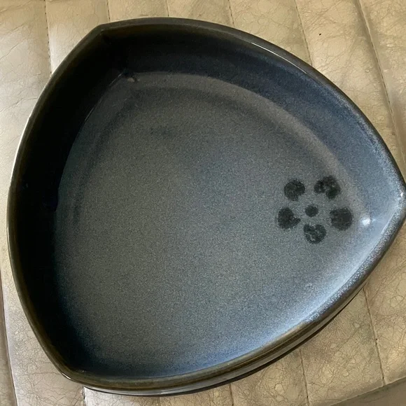 Handcrafted Blue Rounded Triangular Stoneware Bowl - Picture 16 of 17